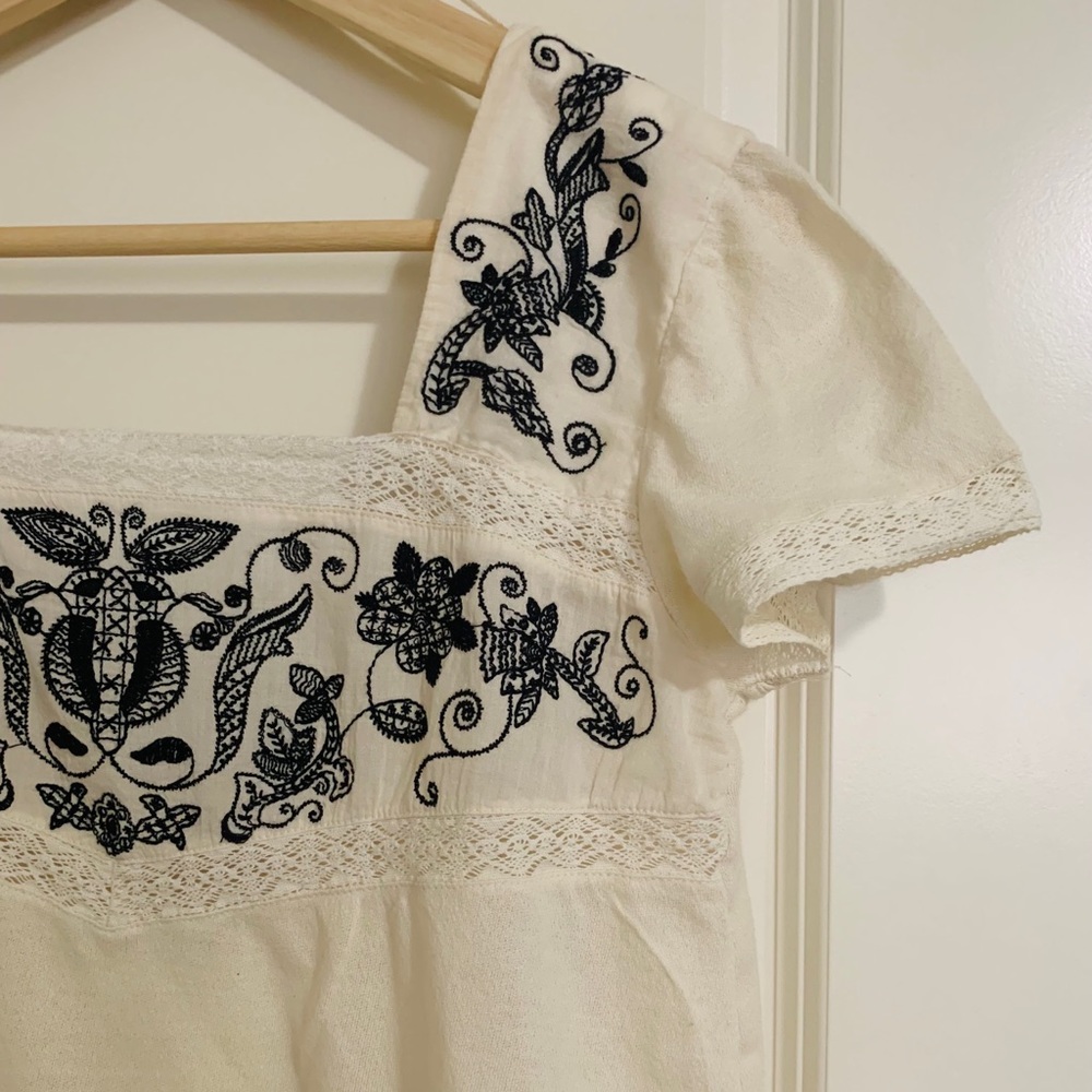 Embroidered Top - Picture 3 of 4